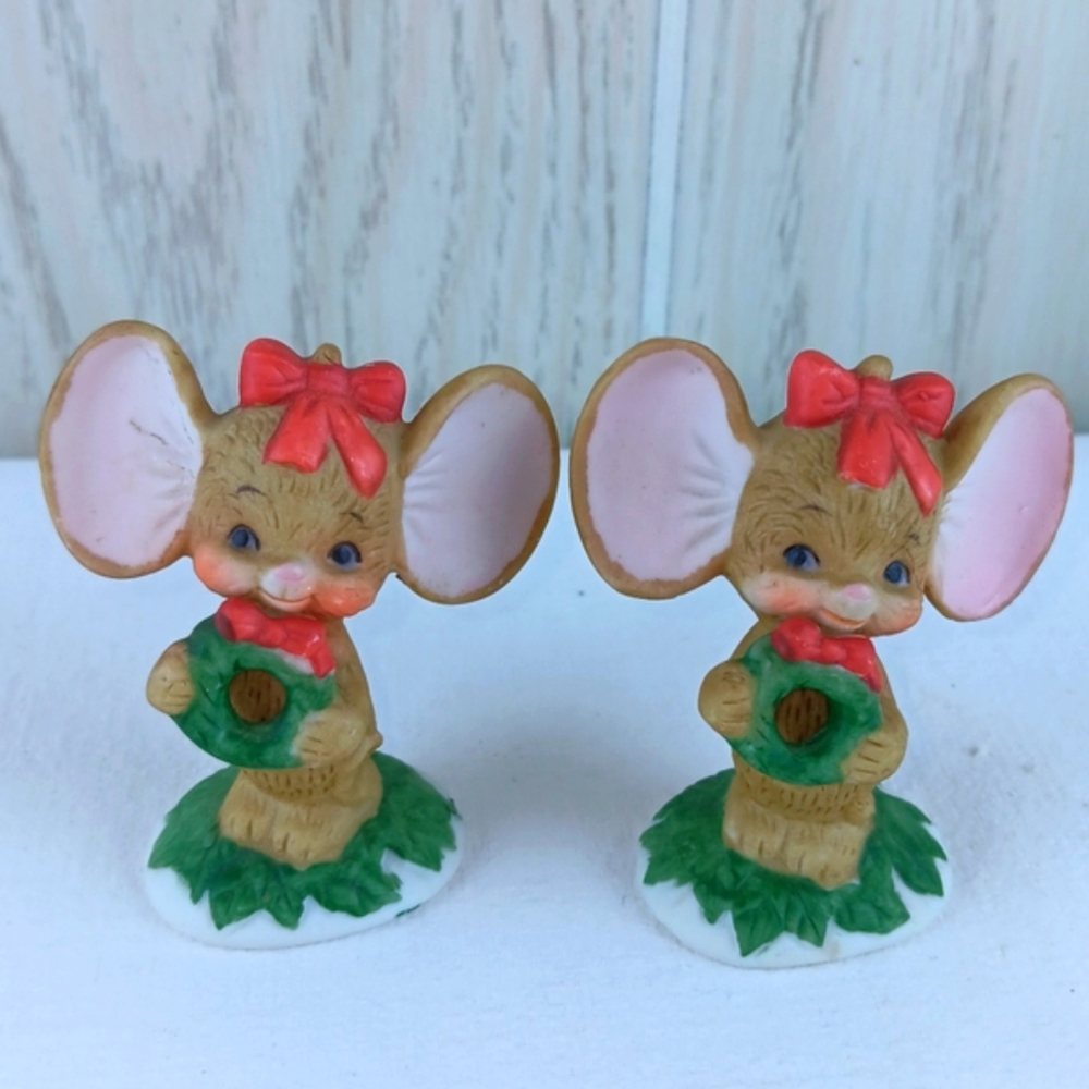 Vintage 80s Lefton 02477 Christmas Mouse mice Wreath tiny figure bow big ear